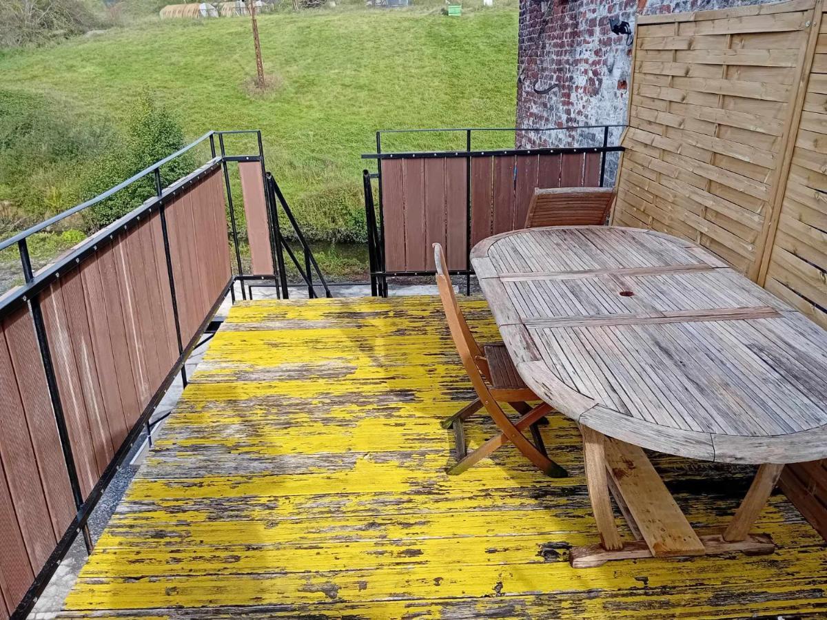 Grand Appartement Avec Terrasse Wignehies Exterior photo